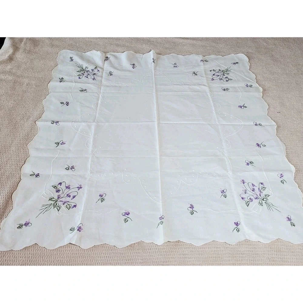 vtg cotton square tablecloth 32x33‎ Scalloped Rim Hand Floral Embroidery